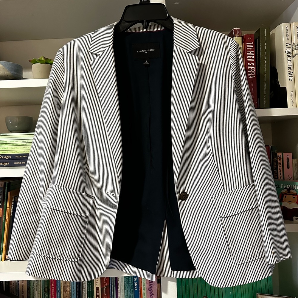 CUTE Banana Republic Navy and White Pin Striped Blazer with cropped sleeves
